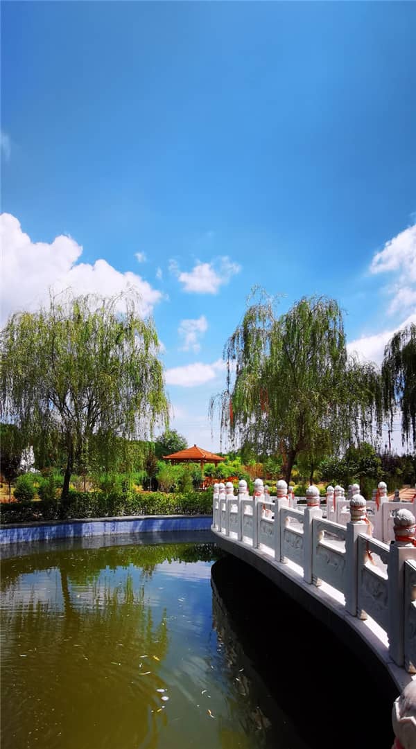 西安漢皇墓園內(nèi)是否設(shè)有專門紀念革命先賢的園區(qū)，這些園區(qū)有何特殊意義？