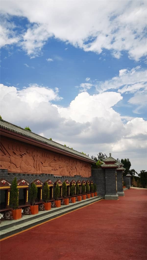 西安漢皇樹(shù)葬墓園在服務(wù)方面有哪些特色？