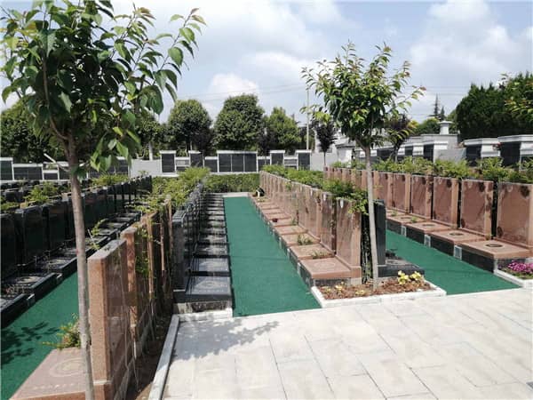 漢皇樹(shù)葬墓園和昭陵墓園在服務(wù)設(shè)施方面有何異同，家屬應(yīng)如何考慮？