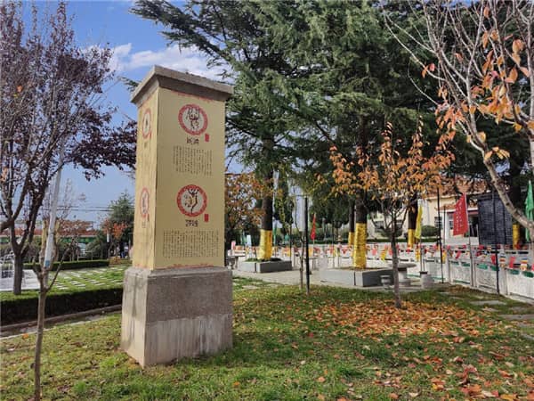 西安壽陽山墓園在安葬和紀念逝者方面有哪些獨特之處？