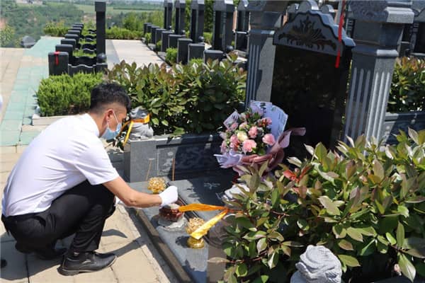 壽陽山墓園的名字有何由來，它位于西安市的哪個位置？