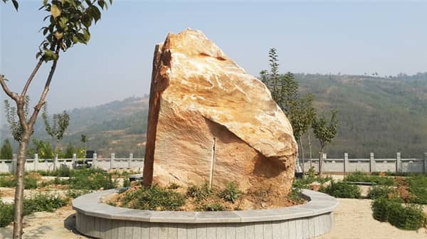 西安壽陽山墓園的自然風(fēng)光如何，對家屬有何特殊意義？