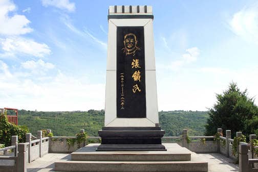 西安壽陽(yáng)山公墓在長(zhǎng)安區(qū)的墓地市場(chǎng)中有什么特色或優(yōu)勢(shì)