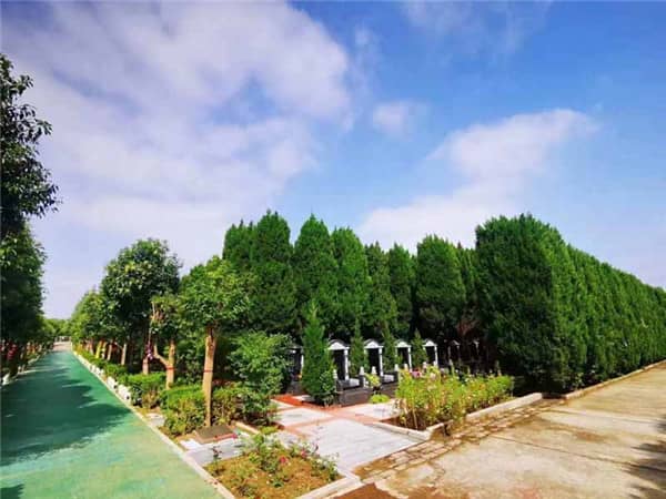 什么是“明堂開闊”？為何在墓地選擇中如此重要？