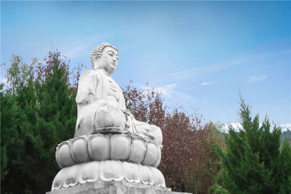 購買西安墓地時，應(yīng)如何選擇合適的墓地位置和尺寸？有哪些因素需要考慮？